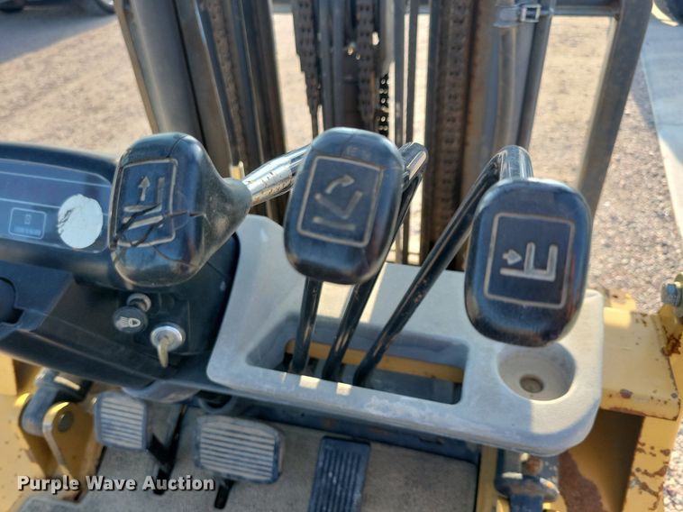 image for item DR4448 1997 Caterpillar GP25 forklift