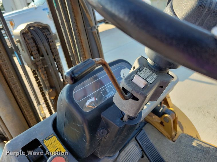 image for item DR4448 1997 Caterpillar GP25 forklift