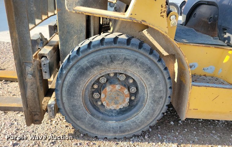 image for item DR4448 1997 Caterpillar GP25 forklift