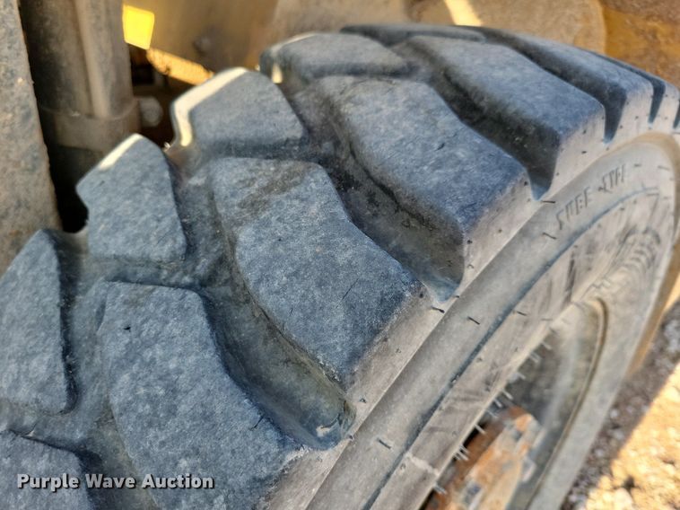 image for item DR4448 1997 Caterpillar GP25 forklift