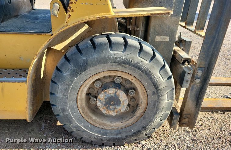 image for item DR4448 1997 Caterpillar GP25 forklift