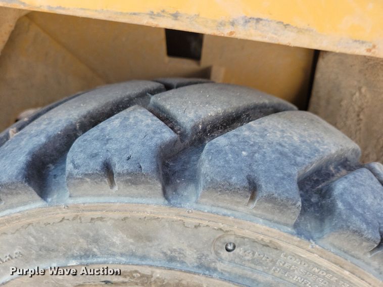 image for item DR4448 1997 Caterpillar GP25 forklift