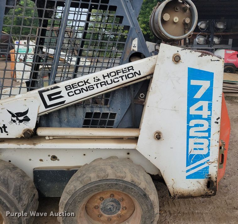 image for item DR4451 1993 Bobcat 742B skid steer loader