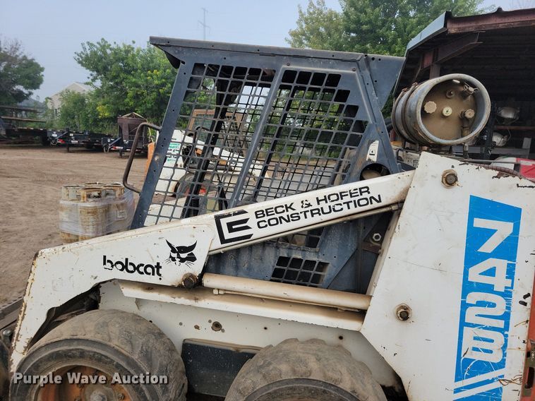 image for item DR4451 1993 Bobcat 742B skid steer loader