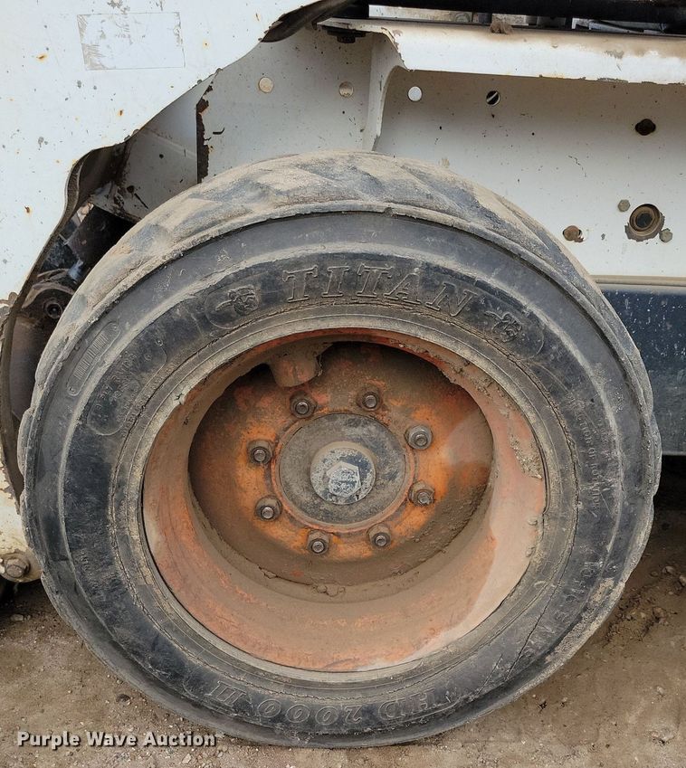 image for item DR4451 1993 Bobcat 742B skid steer loader