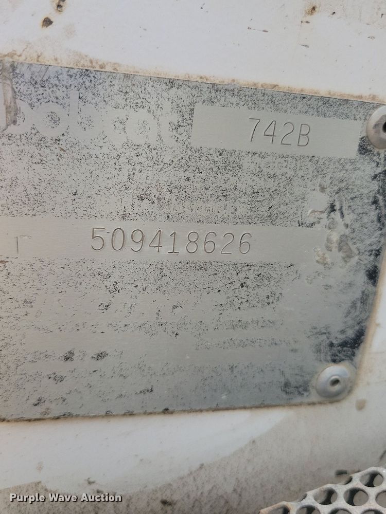 image for item DR4451 1993 Bobcat 742B skid steer loader