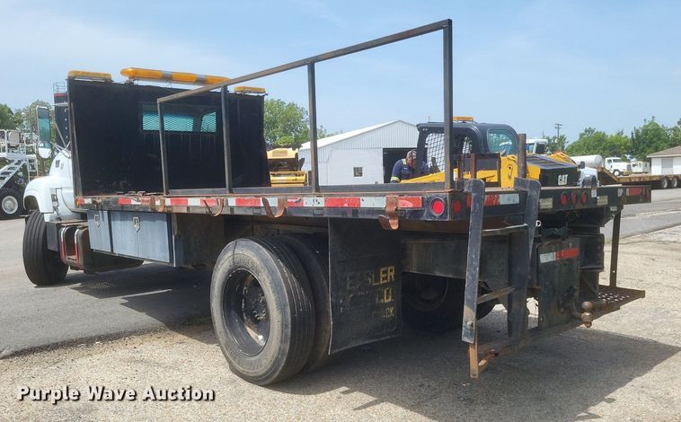 image for item DR4931 2000 GMC C7500 flatbed truck