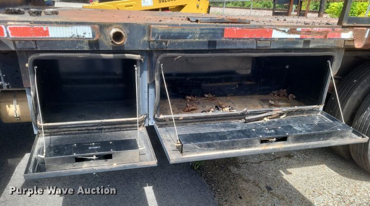 image for item DR4931 2000 GMC C7500 flatbed truck