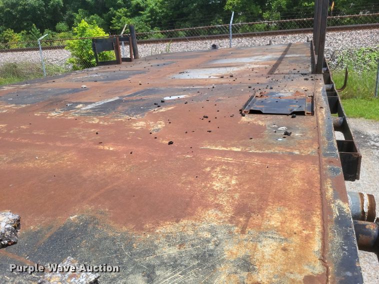 image for item DR4931 2000 GMC C7500 flatbed truck