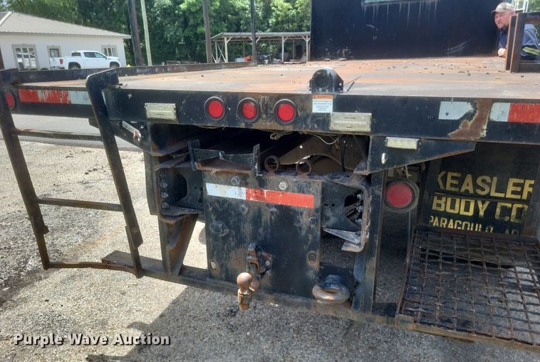 image for item DR4931 2000 GMC C7500 flatbed truck