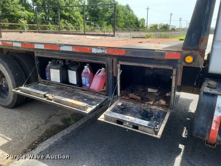 image for item DR4931 2000 GMC C7500 flatbed truck