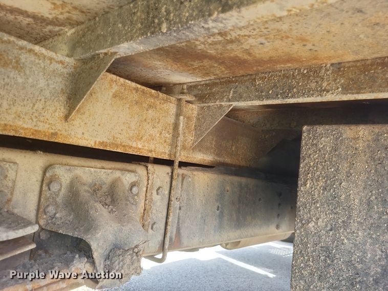 image for item DR4931 2000 GMC C7500 flatbed truck