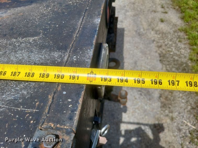 image for item DR4931 2000 GMC C7500 flatbed truck