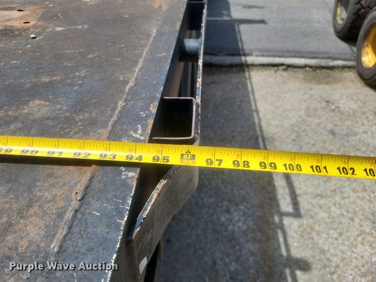 image for item DR4931 2000 GMC C7500 flatbed truck