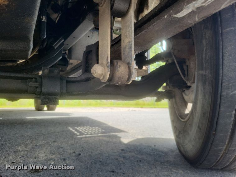 image for item DR4931 2000 GMC C7500 flatbed truck