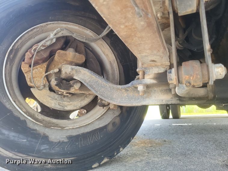 image for item DR4931 2000 GMC C7500 flatbed truck