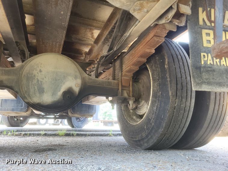 image for item DR4931 2000 GMC C7500 flatbed truck