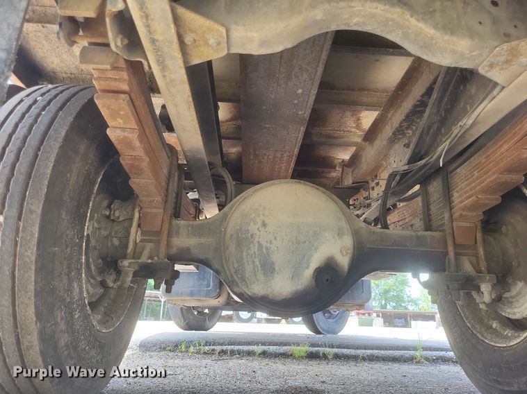 image for item DR4931 2000 GMC C7500 flatbed truck