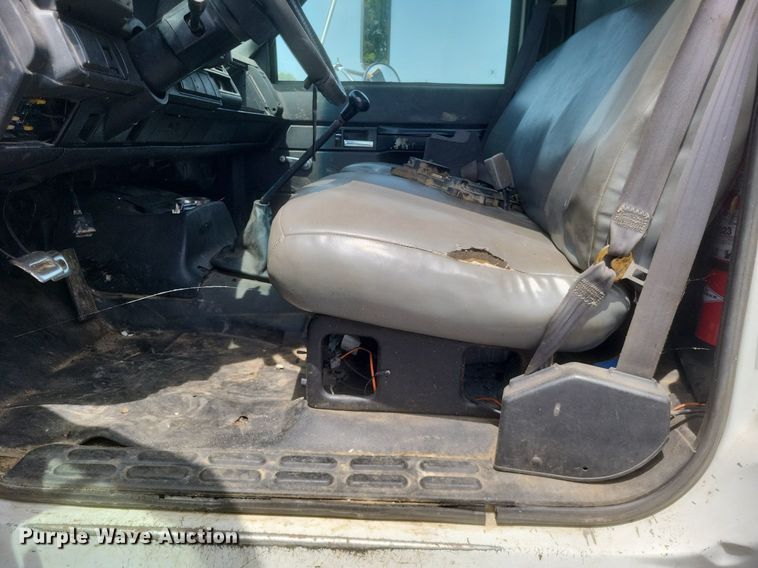 image for item DR4931 2000 GMC C7500 flatbed truck