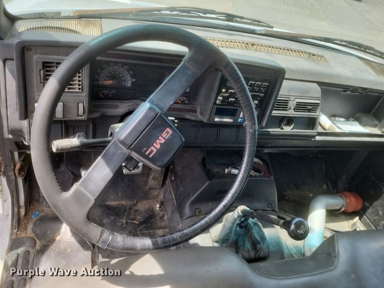 image for item DR4931 2000 GMC C7500 flatbed truck