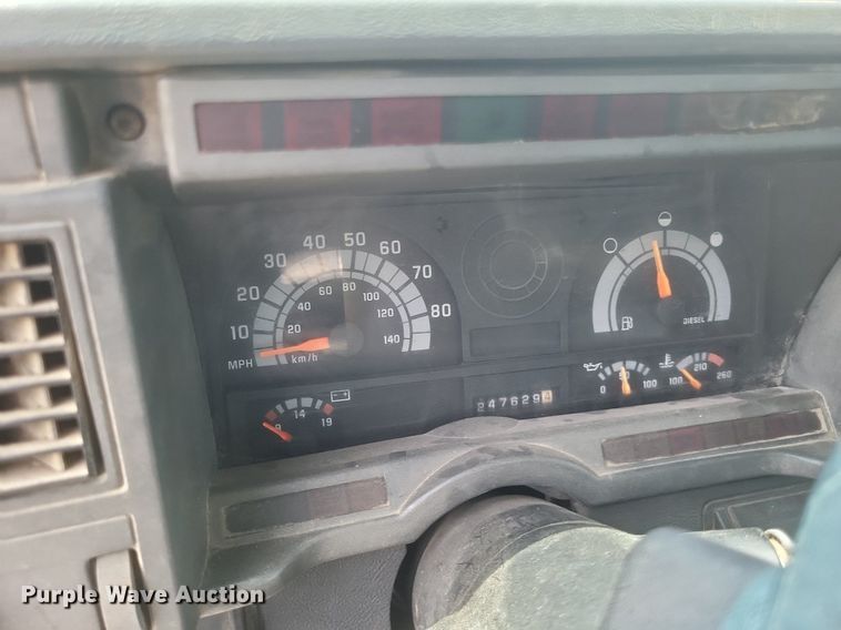 image for item DR4931 2000 GMC C7500 flatbed truck