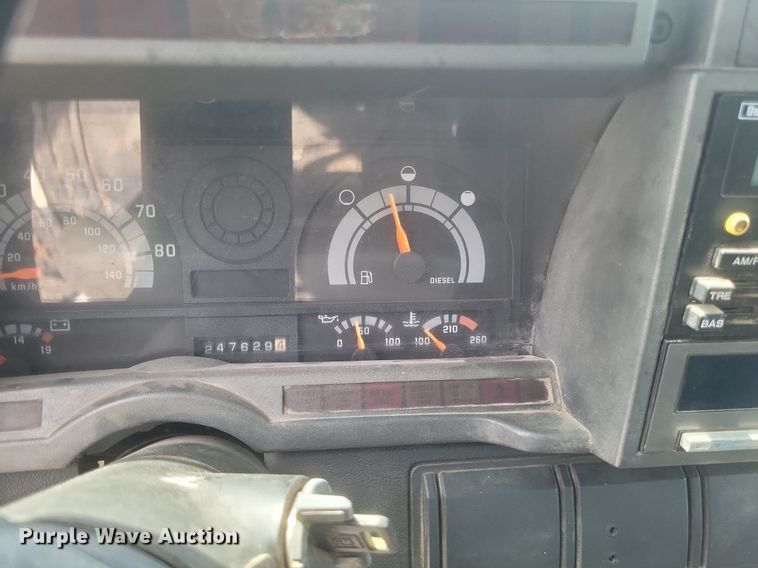 image for item DR4931 2000 GMC C7500 flatbed truck