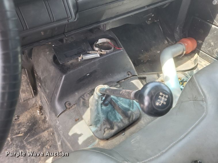 image for item DR4931 2000 GMC C7500 flatbed truck