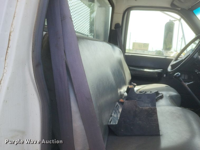 image for item DR4931 2000 GMC C7500 flatbed truck