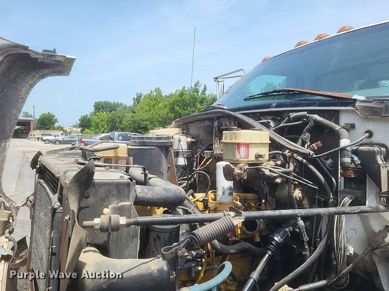 image for item DR4931 2000 GMC C7500 flatbed truck