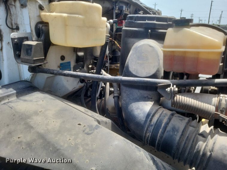 image for item DR4931 2000 GMC C7500 flatbed truck