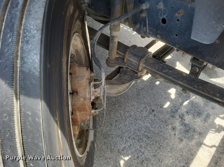 image for item DR4931 2000 GMC C7500 flatbed truck