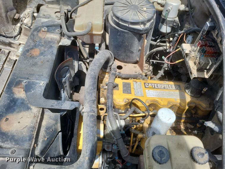 image for item DR4931 2000 GMC C7500 flatbed truck