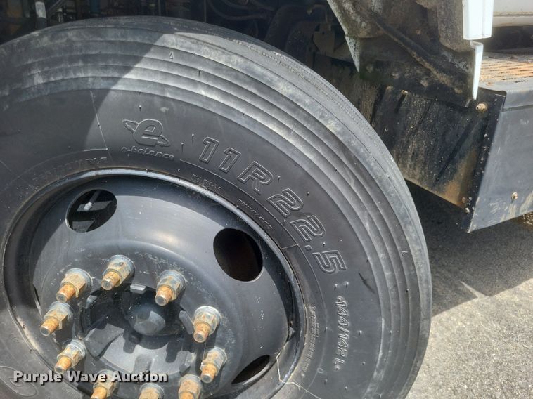 image for item DR4931 2000 GMC C7500 flatbed truck