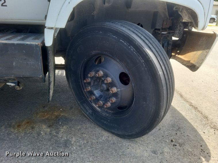 image for item DR4931 2000 GMC C7500 flatbed truck