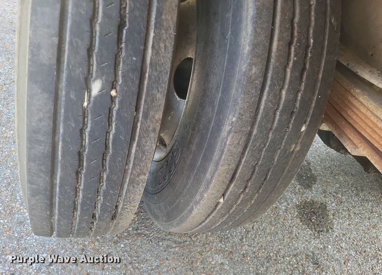 image for item DR4931 2000 GMC C7500 flatbed truck