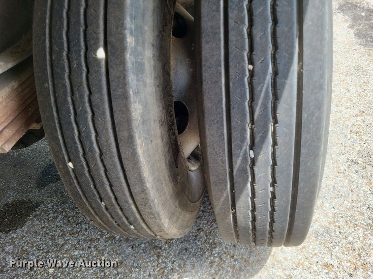 image for item DR4931 2000 GMC C7500 flatbed truck