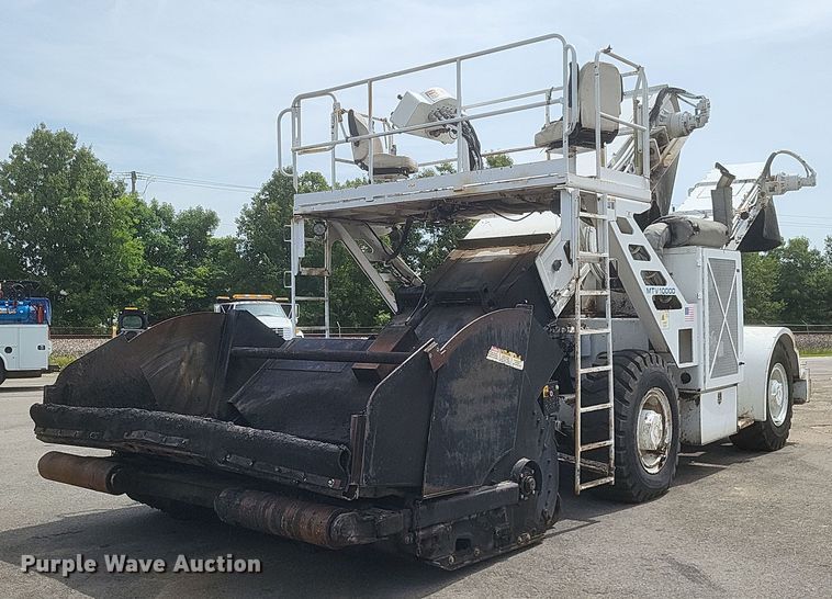 image for item DR4932 2012 Roadtec MTV1000D material transfer machine 