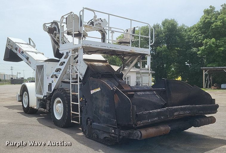 image for item DR4932 2012 Roadtec MTV1000D material transfer machine 