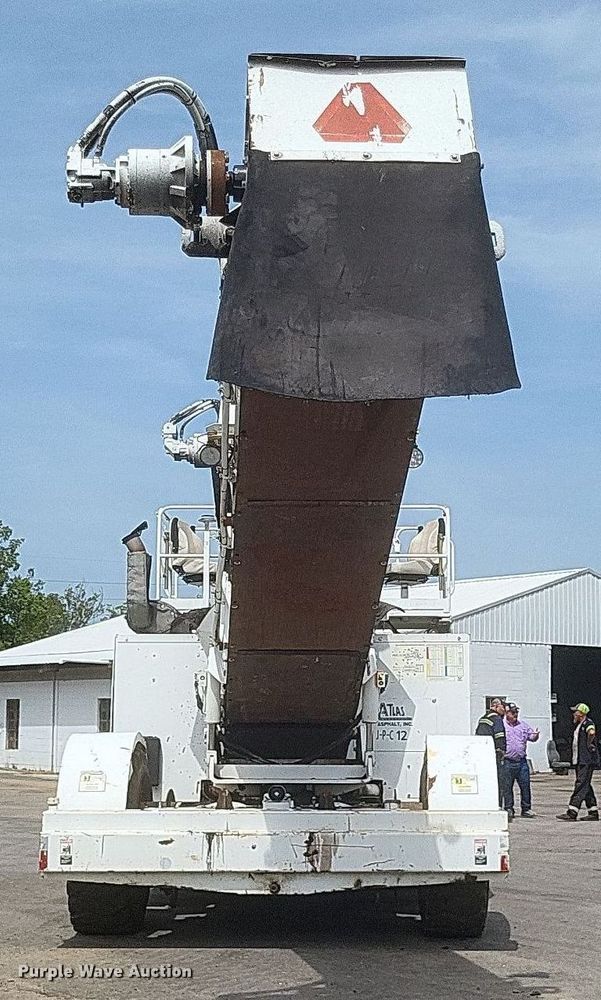 image for item DR4932 2012 Roadtec MTV1000D material transfer machine 