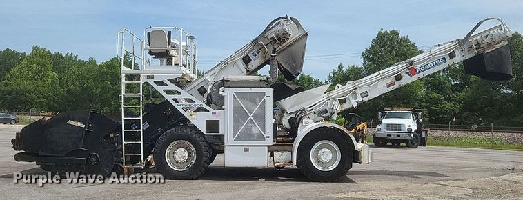 image for item DR4932 2012 Roadtec MTV1000D material transfer machine 