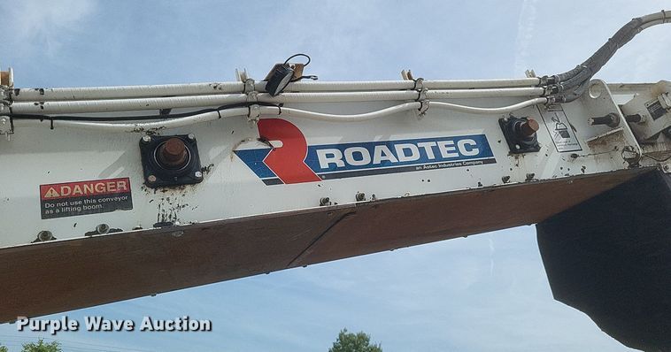 image for item DR4932 2012 Roadtec MTV1000D material transfer machine 