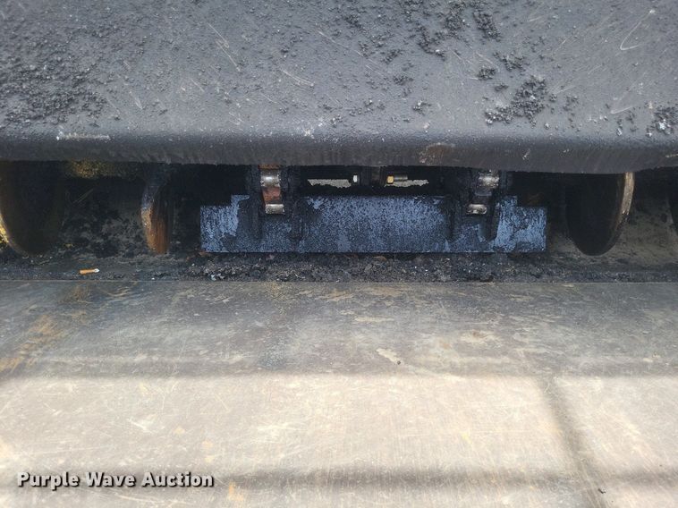 image for item DR4932 2012 Roadtec MTV1000D material transfer machine 