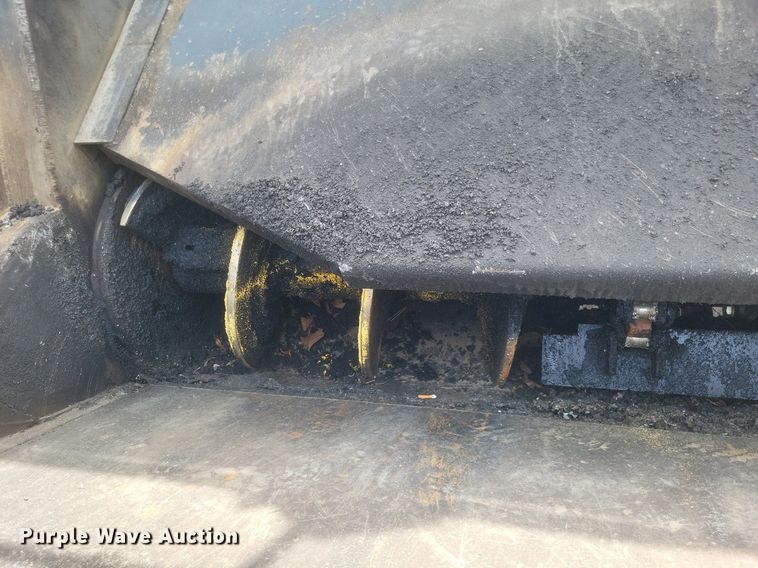 image for item DR4932 2012 Roadtec MTV1000D material transfer machine 