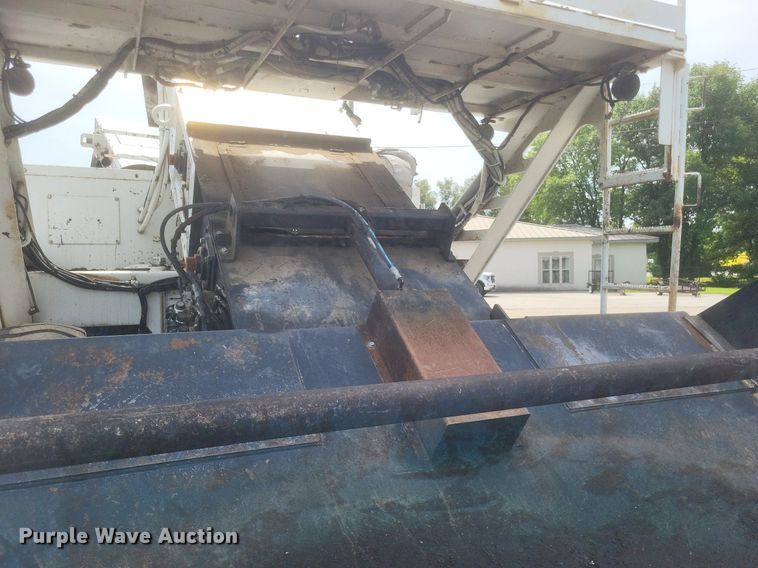 image for item DR4932 2012 Roadtec MTV1000D material transfer machine 