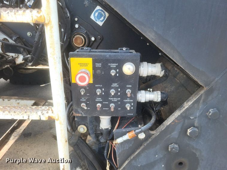 image for item DR4932 2012 Roadtec MTV1000D material transfer machine 