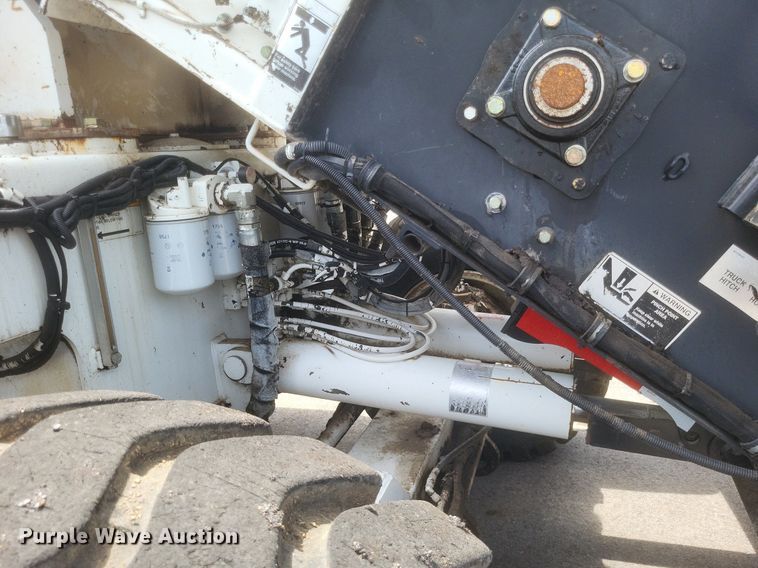 image for item DR4932 2012 Roadtec MTV1000D material transfer machine 