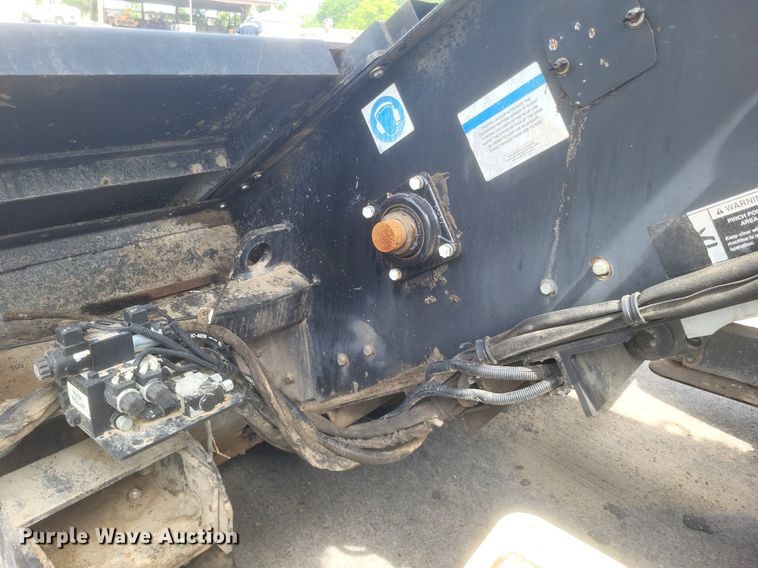 image for item DR4932 2012 Roadtec MTV1000D material transfer machine 