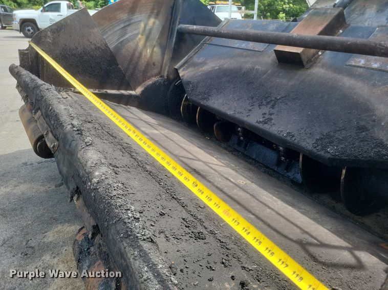 image for item DR4932 2012 Roadtec MTV1000D material transfer machine 