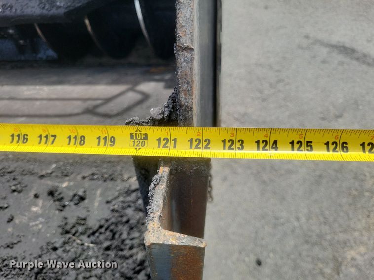 image for item DR4932 2012 Roadtec MTV1000D material transfer machine 