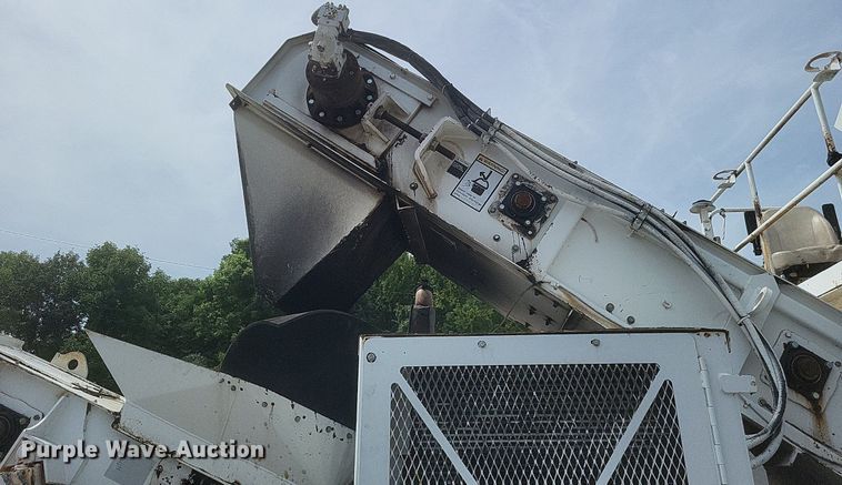 image for item DR4932 2012 Roadtec MTV1000D material transfer machine 